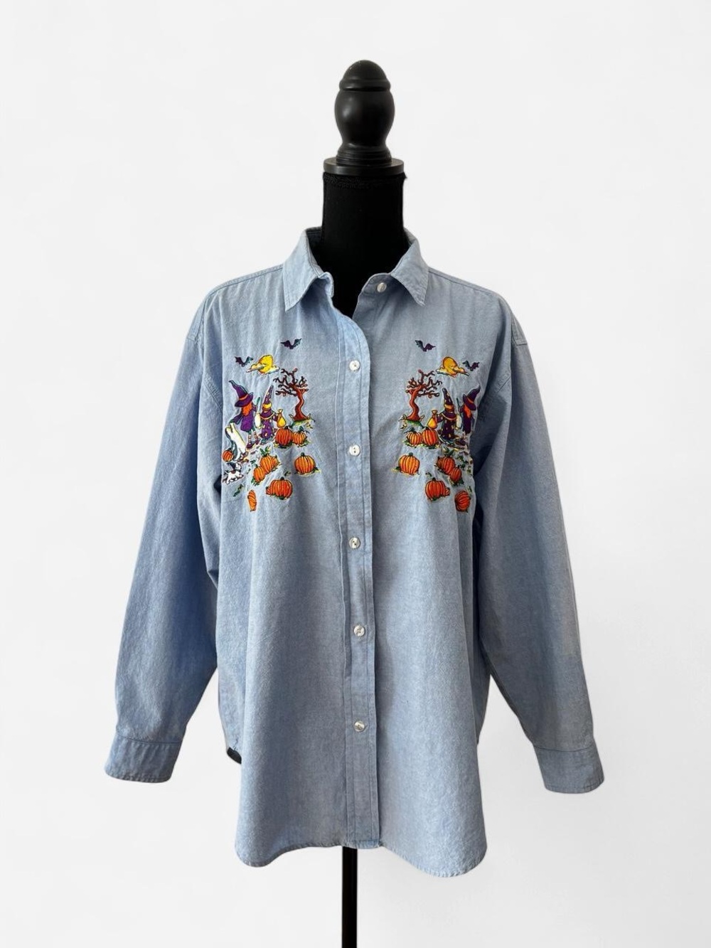 90s Chambray Halloween Embroidered Button Up Shirt M/L Teachercore Whimsical Fun